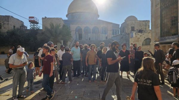 فرضت سلطات الاحتلال قيودا مشددة على دخول المصلين إلى المسجد الأقصى