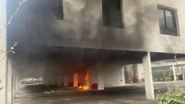 أحد عناصر الشرطة أصيب أثناء تواجده في موقع الانفجار