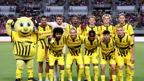 Borussia Dortmund players pose before the friendly football match between Germany's Borussia Dortmund and Japan's Cerezo Osaka at Nagai Stadium in Osaka on July 24, 2024. (Photo by PAUL MILLER / AFP) Borussia Dortmund players pose before the friendly football match between Germany's Borussia Dortmund and Japan's Cerezo Osaka at Nagai Stadium in Osaka on July 24, 2024. (Photo by PAUL MILLER / AFP)