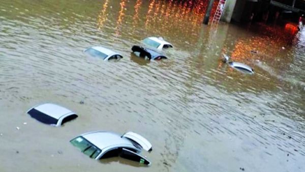 الحربي أنقذ حياة أربعة أشخاص من الغرق بعد أن جرفتهم السيول