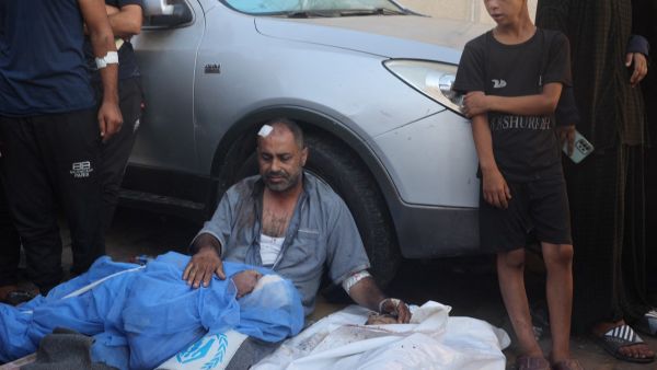 سقوط مئات الشهداء والجرحى، في المدرسة التي تؤوي عددا كبيرا من النازحين