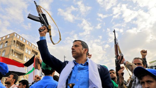مقاتلون يمنيون من أنصار جماعة الحوثي