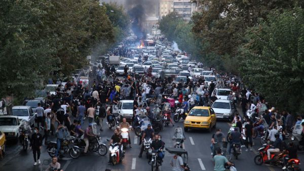 جانب من الاحتجاجات عقب مقتل همسا أميني، داخل مركز أمني في ايران