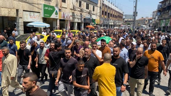 الآلاف يشيعون في جنين جثمان الشهيدة جرار (50 عاماً)