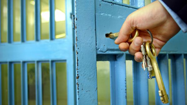 prisons 