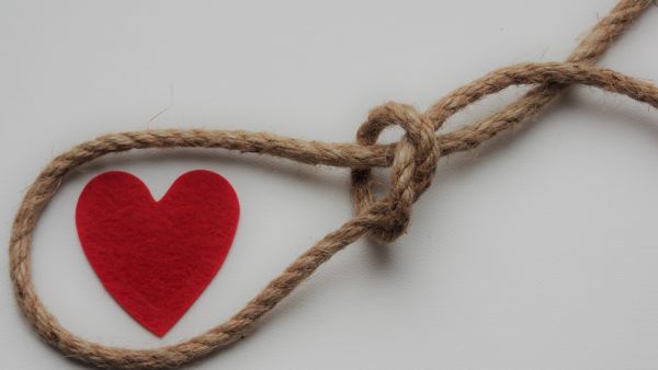 كيف تخرج من علاقة عاطفية سامة؟