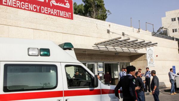 تعرض الطلاب، الذين تتراوح أعمارهم بين 6 و12 عاما، للاختناق أثناء وجودهم في المدرسة