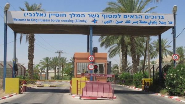يُعتبر "جسر الملك حسين" أو "جسر ألنبي" المنفذ الوحيد للفلسطينيين في الضفة الغربية