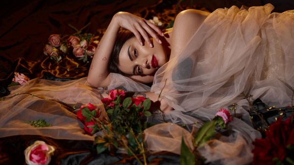 ما تفسير حلم ارتداء الملابس الجديدة في المنام؟