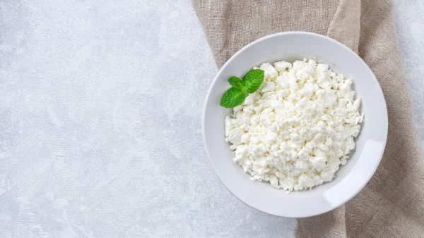 5 طرق يمكن أن يغير بها الجبن القريش صحتك