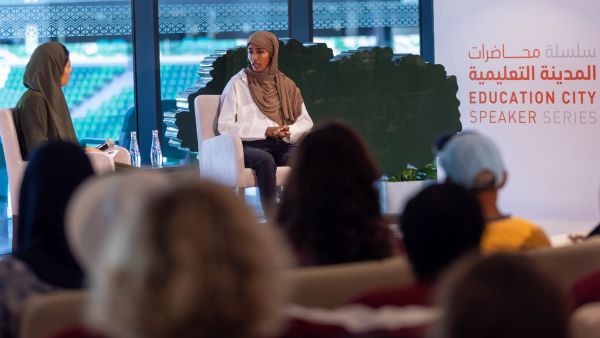 العداءة الأولمبية الهولندية الجنسية سفيرة لبرنامج "رسم الدروب" الذي أطلقته مؤسسة قطر حديثًا