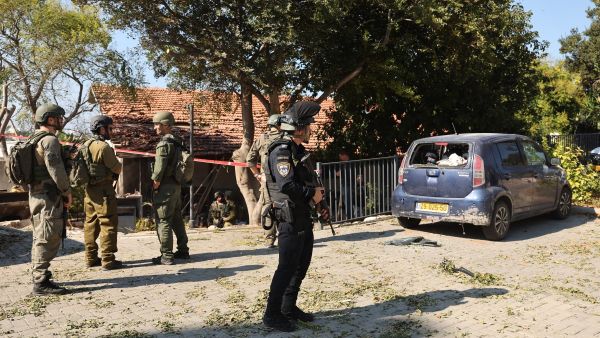 نحو 75 صاروخا أطلق من لبنان باتجاه الأراضي الإسرائيلية منذ الليلة الماضية