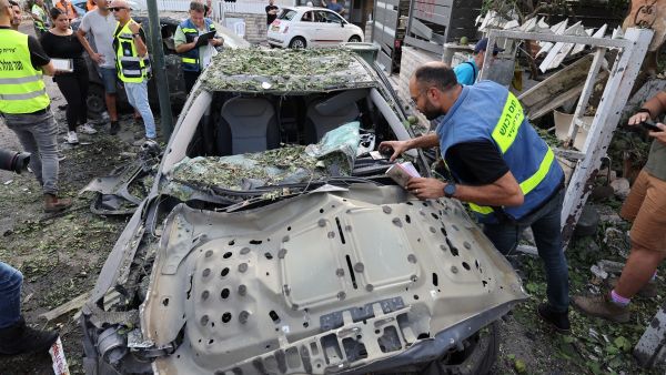 سقوط صواريخ أو شظايا مضادة في خمس مناطق شرق حيفا