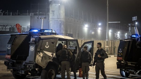 قضية السجون، تشكل محورا جديدا للتوتر بين الوزراء في الحكومة الإسرائيلية