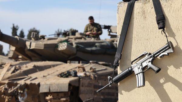 تهدف الخطة إلى منع إيران وحلفائها من استغلال الحدود لتهريب الأسلحة