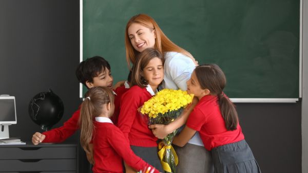 أفكار توزيعات يوم المعلم