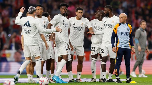 ريال مدريد يواجه ليل خارج أرضه اليوم (Photo by OSCAR DEL POZO / AFP)