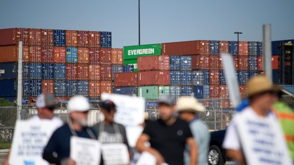 US port workers suspend strike following agreement on 62% pay increase