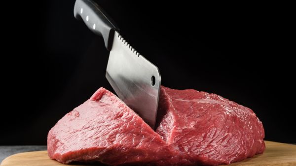 ما تفسير رؤية اللحم النيئ في المنام؟