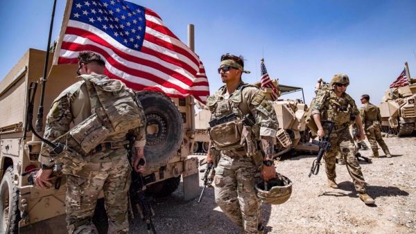 US soldiers stationed at the Conoco base, east of Deir Ezzor, to secure the gas fields under their control. Explosions in Koniko base eastern Syria