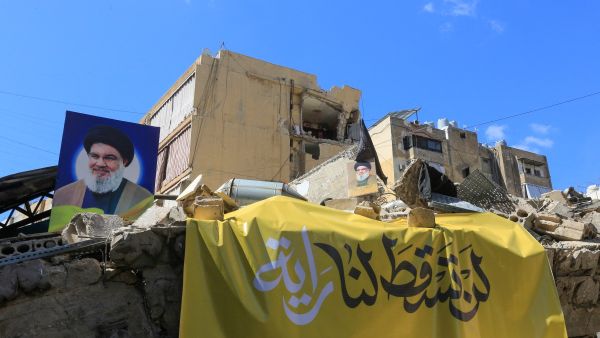 شائعات متداولة حول بقاء نصر الله على قيد الحياة