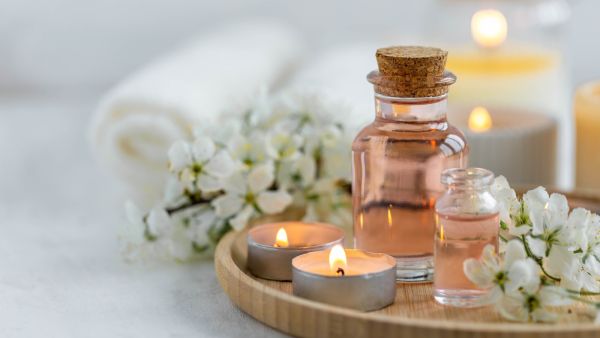 6 أفضل خلطات الزيوت العطرية لتنقية ذهنك وتطهير منزلك