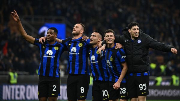 (From L) Inter Milan's Dutch defender #02 Denzel Dumfries, Inter Milan's Austrian forward #08 Marko Arnautović, Inter Milan's Argentine forward #10 Lautaro Martinez, Inter Milan's French defender #28 Benjamin Pavard and Inter Milan's Italian defender #95 Alessandro Bastoni celebrate their team's 1-0 victory after winning the Serie A football match between Inter Milan and Juventus at the San Siro stadium in Milan, on February 4, 2024. (Photo by Isabella BONOTTO / AFP)