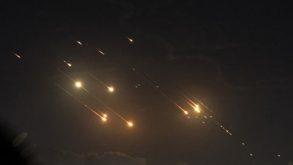 يران حذرت واشنطن عبر سويسرا، التي ترعى المصالح الأميركية، بعدم التدخل في المواجهة
