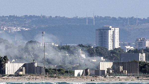 منظومة القبة الحديدية الاسرائيلية تطلق صواريخ اعتراضية