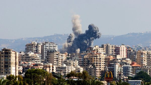 أوامر إخلاء اسرائيلية لأكثر من 100 قرية وحي حضري في جنوب لبنان