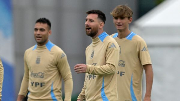 Argentina's forward Lionel Messi (C) gestures during a training session in Ezeiza, Buenos Aires province, on October 14, 2024, on the eve of the FIFA World Cup 2026 qualifier football match against Bolivia. (Photo by JUAN MABROMATA / AFP)
