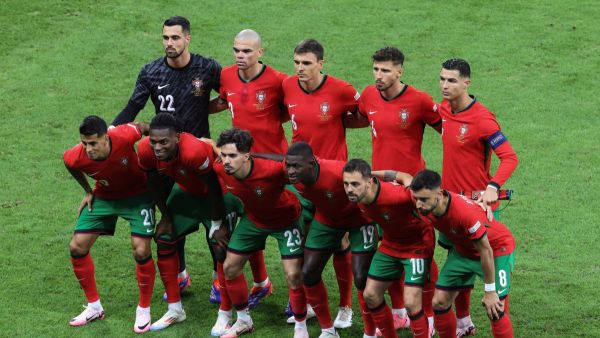 Portugal players pose ahead of the UEFA Euro 2024 round of 16 football match between Portugal and Slovenia at the Frankfurt Arena in Frankfurt am Main on July 1, 2024. (Photo by Daniel ROLAND / AFP)