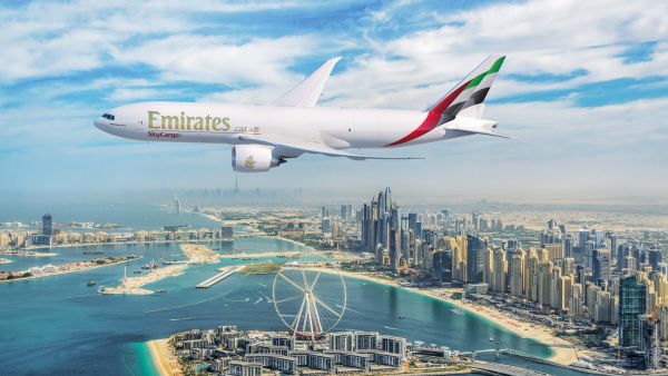 ترفع أسطولها إلى 21 طائرة بنهاية 2026 طيران الإمارات تطلب شراء 5 طائرات شحن من طراز بوينج F777