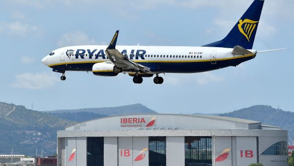 Budget airliners penalized €179m in Spain over passenger rights violations