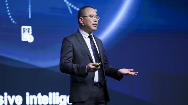 Cao Ming, Vice President of Huawei and President of Huawei's Wireless Solution, launching 5G-AA 10 solutions. Huawei Launches 5G-AA Solutions for the Mobile AI Era