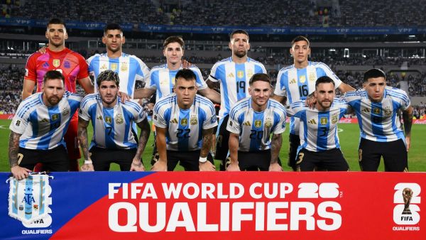 Argentina's players pose for a team photo the 2026 FIFA World Cup South American qualifiers football match between Argentina and Bolivia at the Mas Monumental stadium in Buenos Aires on October 15, 2024. (Photo by Luis ROBAYO / AFP)