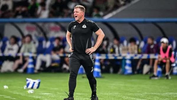 Newcastle United's head coach Eddie Howe instructs his players during an international club friendly football match between Newcastle United and Yokohama F. Marinos at the Japan National Stadium in Tokyo on August 3, 2024. (Photo by Yuichi YAMAZAKI / AFP)