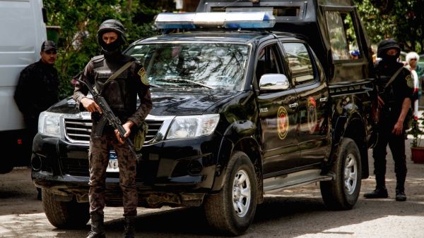  الفتاة سقطت من الطابق الثامن وعليها آثار طعنات