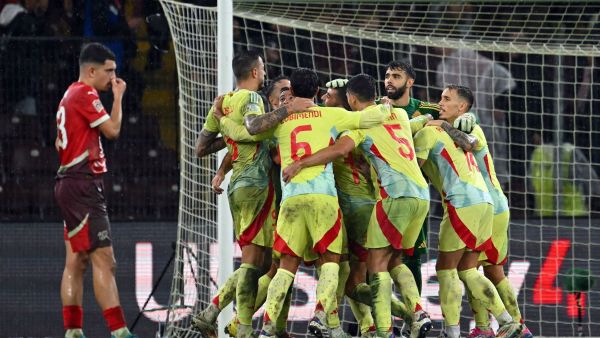 Spanish players celebrate their victory at the end of the UEFA Nations League football match between Switzerland and Spain at Geneva stadium in Geneva, on September 8, 2024. (Photo by Fabrice COFFRINI / AFP)