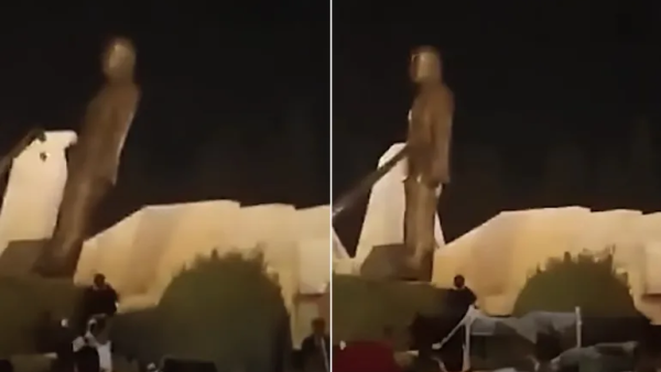 دمشق - إسقاط تمثال الأسد