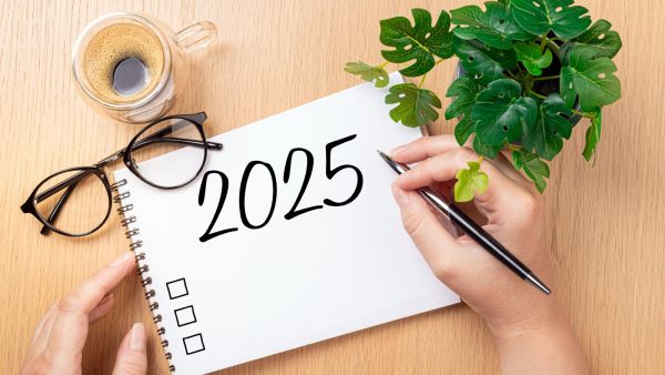 7 علامات تدل على أنك بحاجة إلى تجديد طاقتك قبل بدء العام الجديد 2025