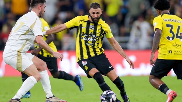 بنزيما يفاجئ الجميع بتفاصيل مفاوضاته مع ريال مدريد