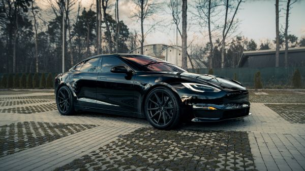 Tesla raises prices of S-line cars in the US by $5,000