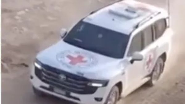 تسليم أسيرات
