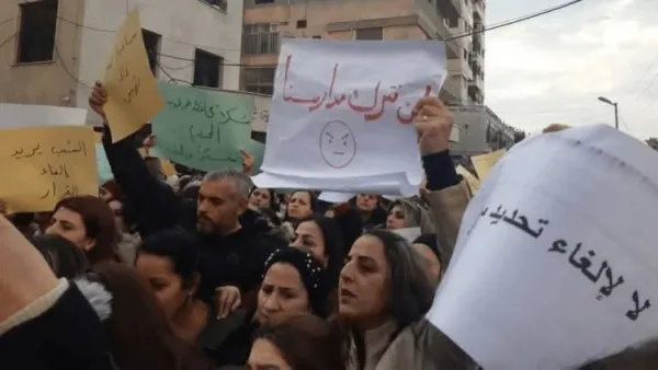 موظفون