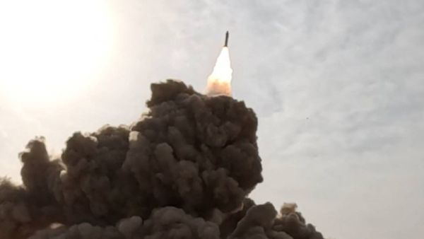 Houthis strike Israeli targets with ballistic missiles and drones