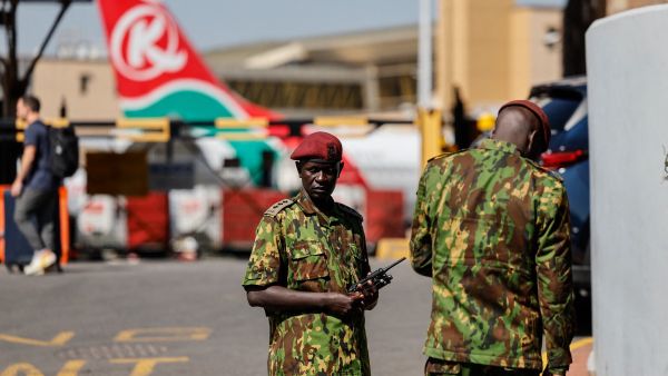 Kenyan police officers