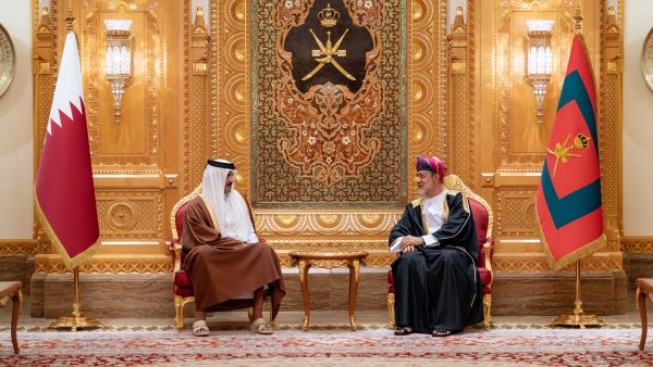 Emir of Qatar and Sultan of Oman hold talks in Muscat