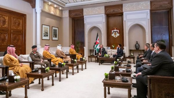 الملك عبدالله يستقبل وزير الداخلية السعودي