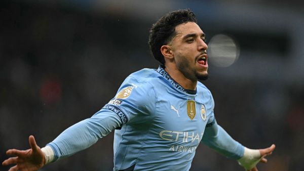 مرموش يحتفل بأول هاتريك له في الدوري الإنجليزي 